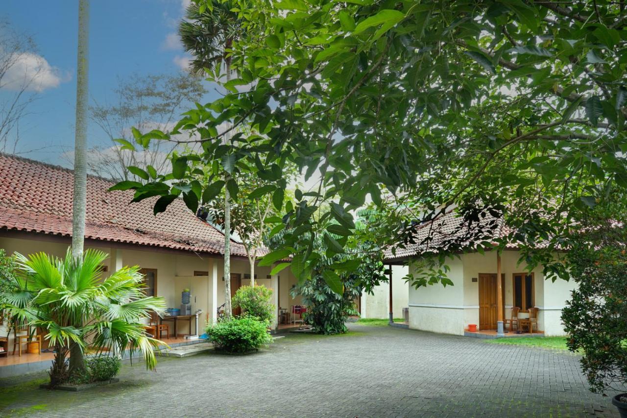 Front One Resort Indraloka Temanggung Kültér fotó
