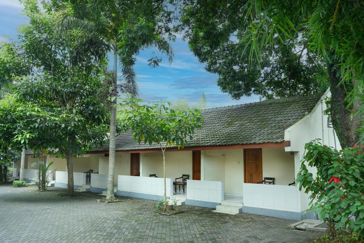Front One Resort Indraloka Temanggung Kültér fotó